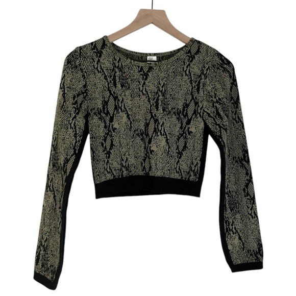 NWT Fabletics Kamila Snakeskin Seamless Athletic Top Green Black Size Medium - Picture 4 of 9